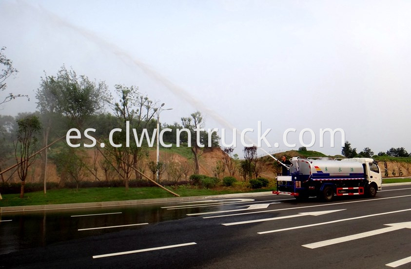 dongfeng water bowser at work 4